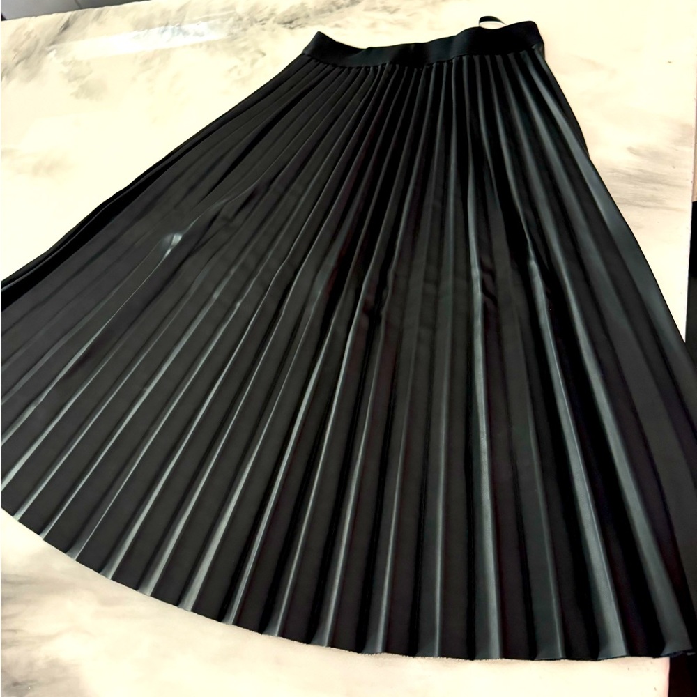 Faux leather pleated skirt